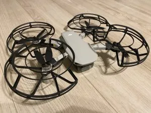 ドローンによる…