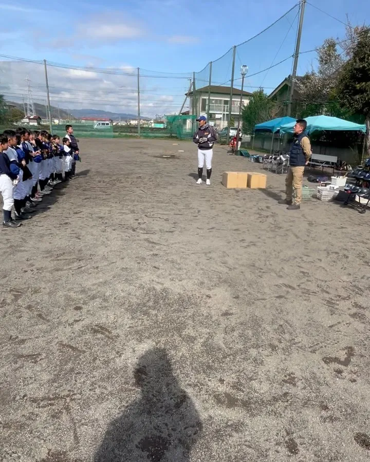 田名ブルーコンドルズに野球道具をプレゼント！